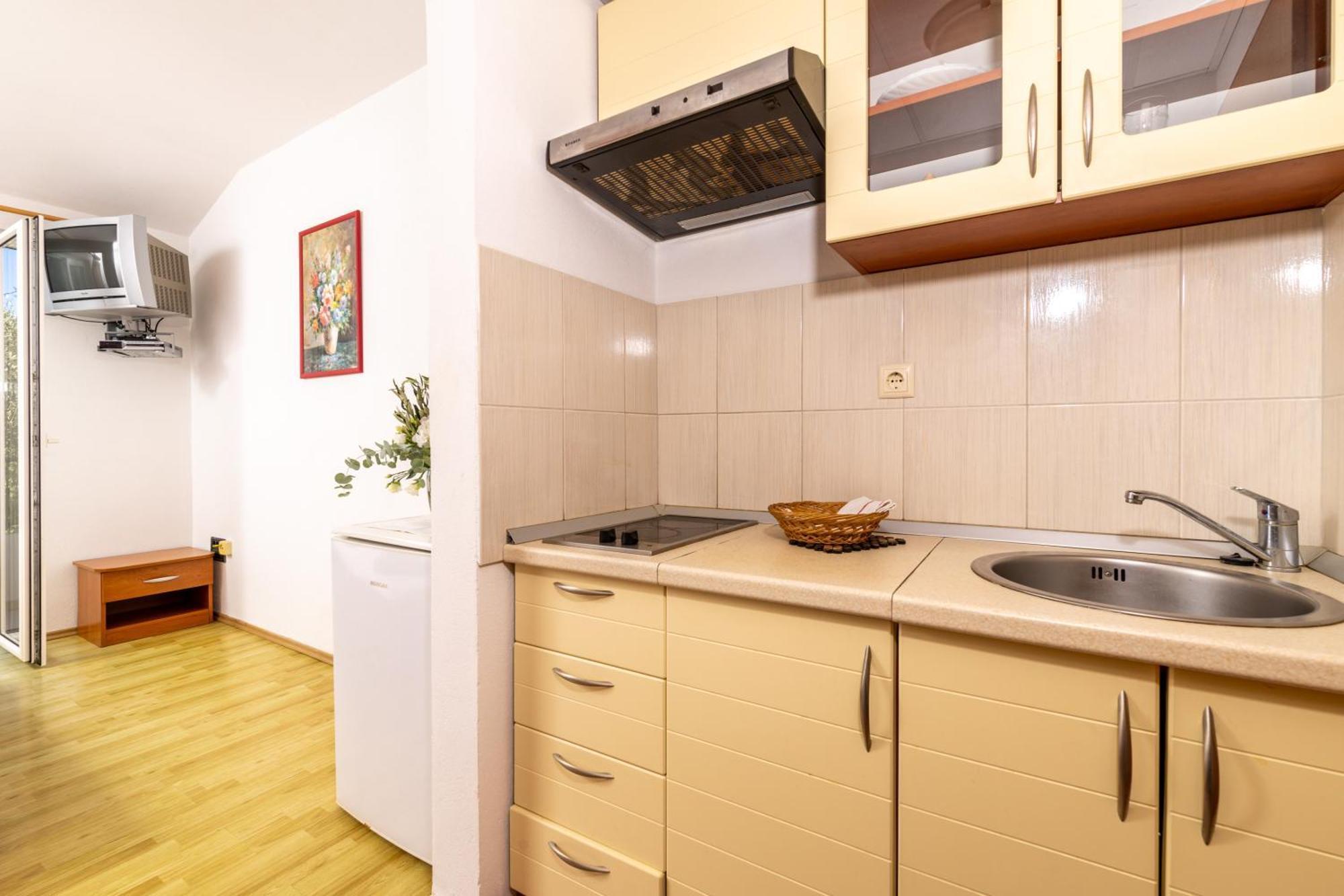 Apartments Rubin Zastražišće Exterior foto